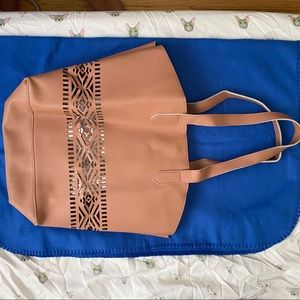 Mauve shoulder bag with button closure